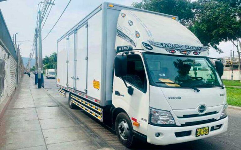 Taxi carga en Lima